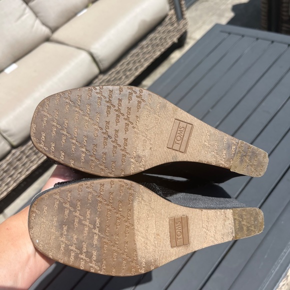 Toms Black sequin size 7 wedge - Picture 5 of 5